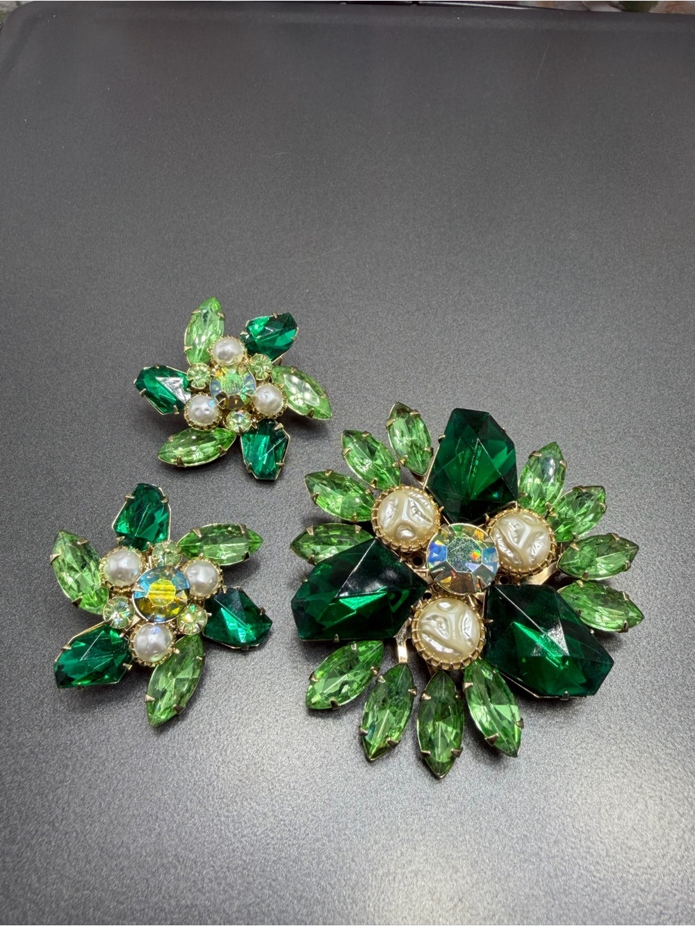 Vintage Judy Lee  Green Rhinestone Mottled Pearl Jewelry Set #6SET
